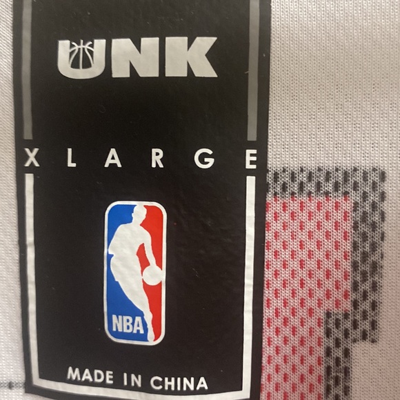 Chicago Bulls “NBA” Jersey’Large Pit -pit 24” length 33” - Picture 5 of 6